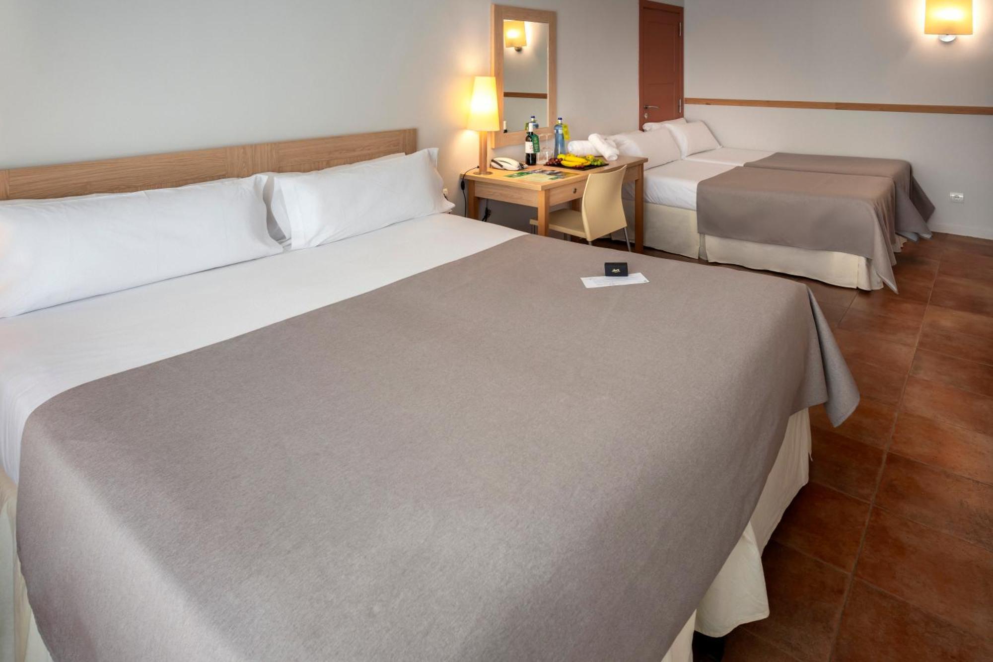 Hotel & Resort Vilar Rural D'Arnes By Serhs Hotels Sant Carlos de la Ràpita Стая снимка